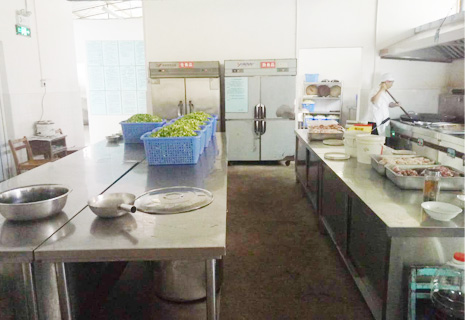 青白江人和学校食堂榴莲网站视频设备现场使用图片