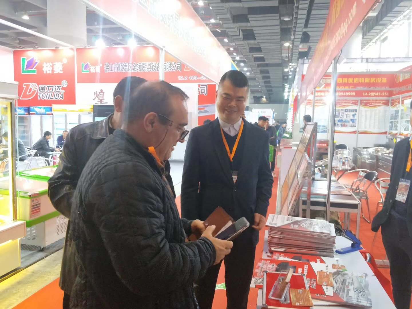 榴莲视频APP在线观看25届广州酒店榴莲网站视频设备中展榴莲网站视频油烟净化一体机照片3