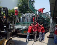37°高温下，榴莲视频APP在线观看榴莲网站视频设备公司的员工仍然在坚持工作