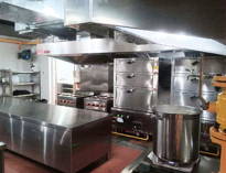 大型食堂榴莲网站视频设备生产厂家告诉你商用厨具为什么要选择不锈钢材质?